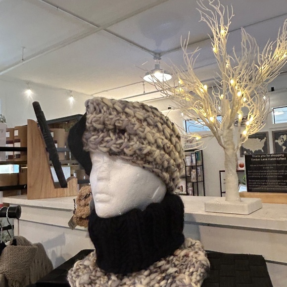 Gorgeous HandKnit Headband/Cowl Set - Picture 2 of 2